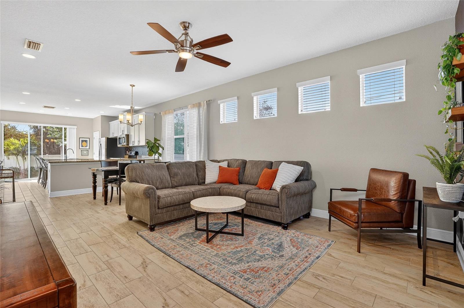 Listing photo id 6 for 2118 Lemon Street