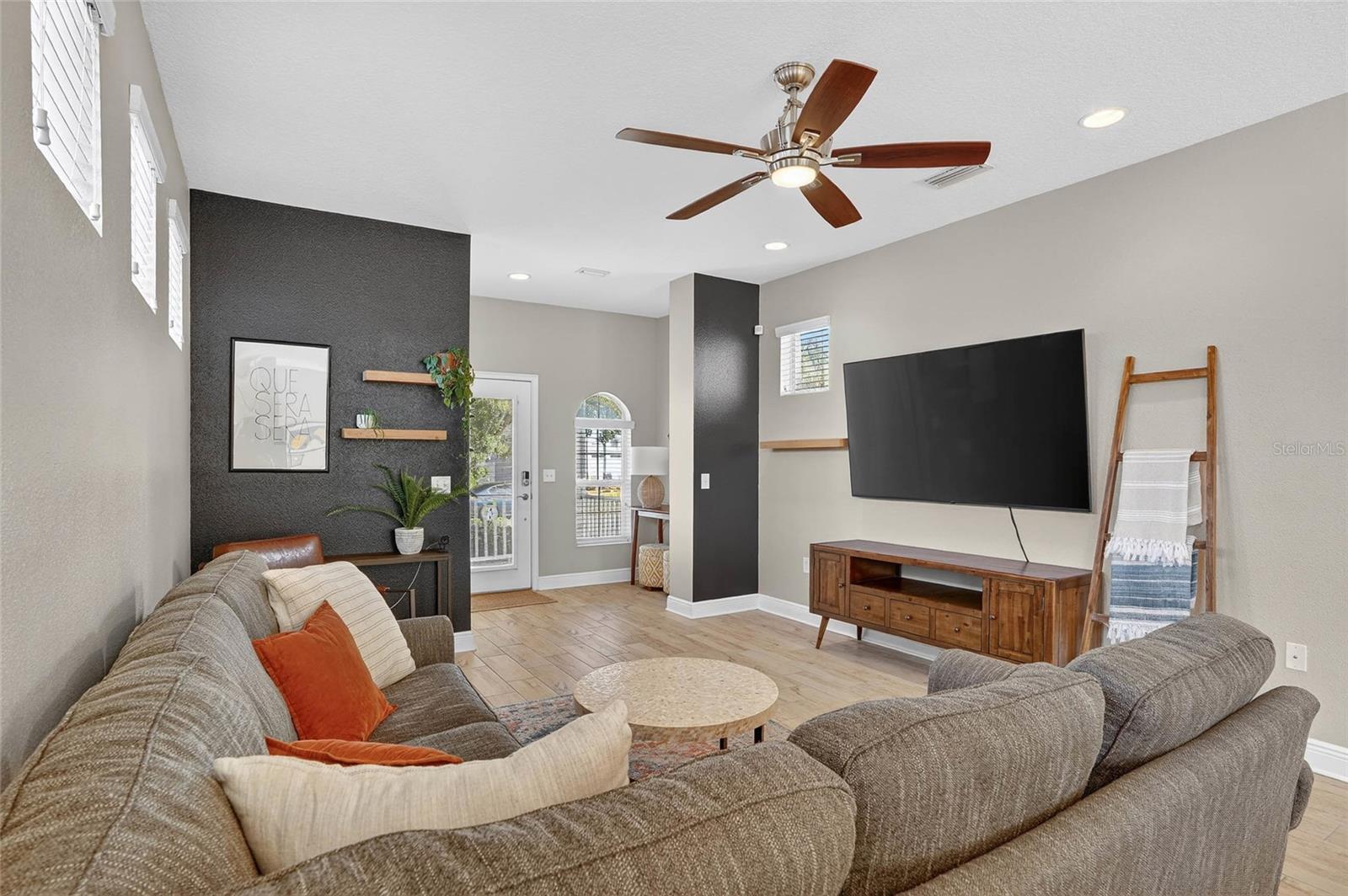 Listing photo id 7 for 2118 Lemon Street