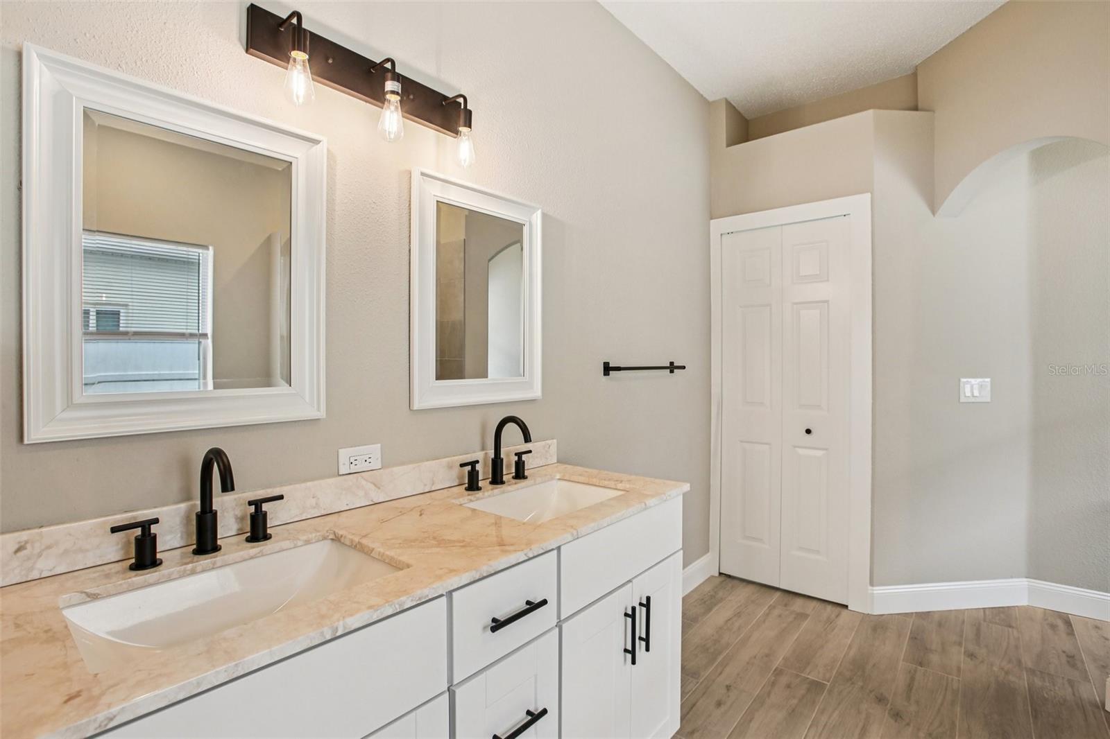 Image 30 of 49 For 2700 Sierra Vista Way