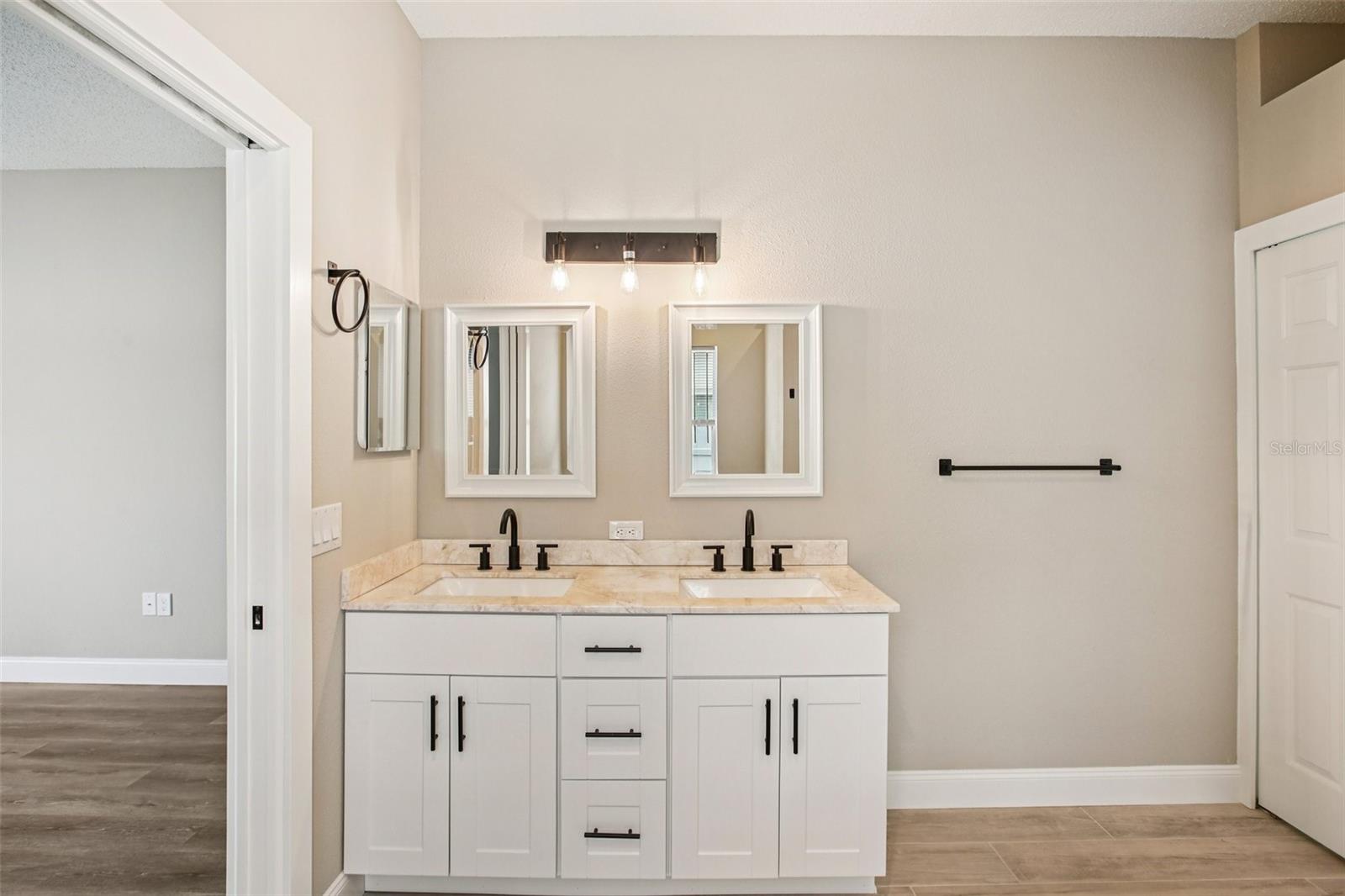 Image 31 of 49 For 2700 Sierra Vista Way