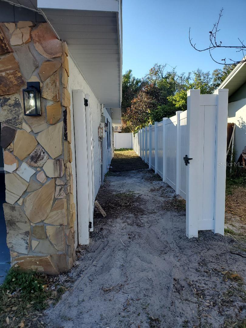 Listing photo id 18 for 7607 Winging Way Drive