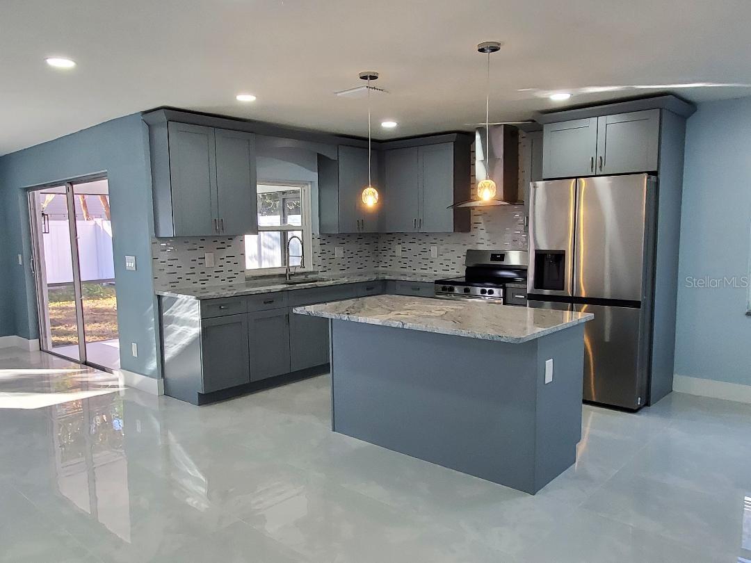 Listing photo id 1 for 7607 Winging Way Drive