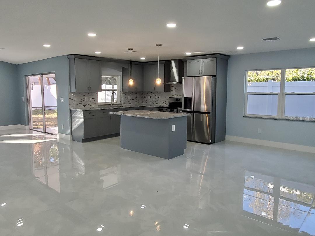 Listing photo id 2 for 7607 Winging Way Drive