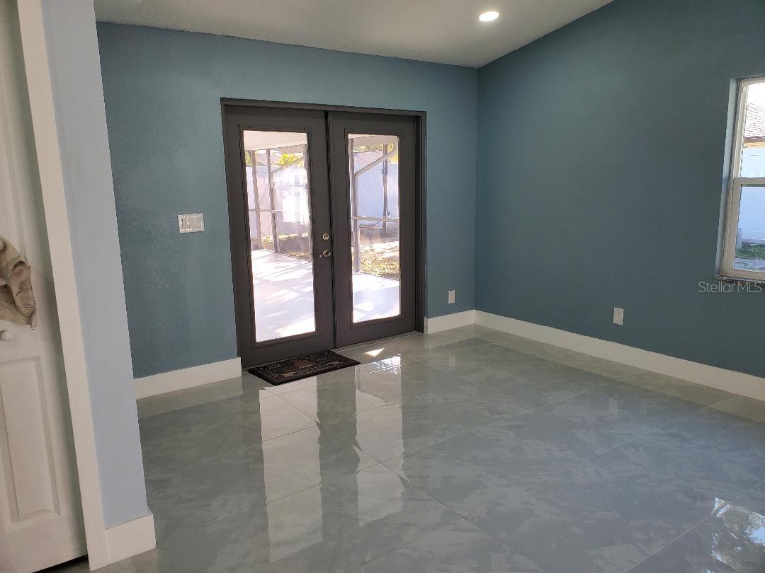 Listing photo id 4 for 7607 Winging Way Drive