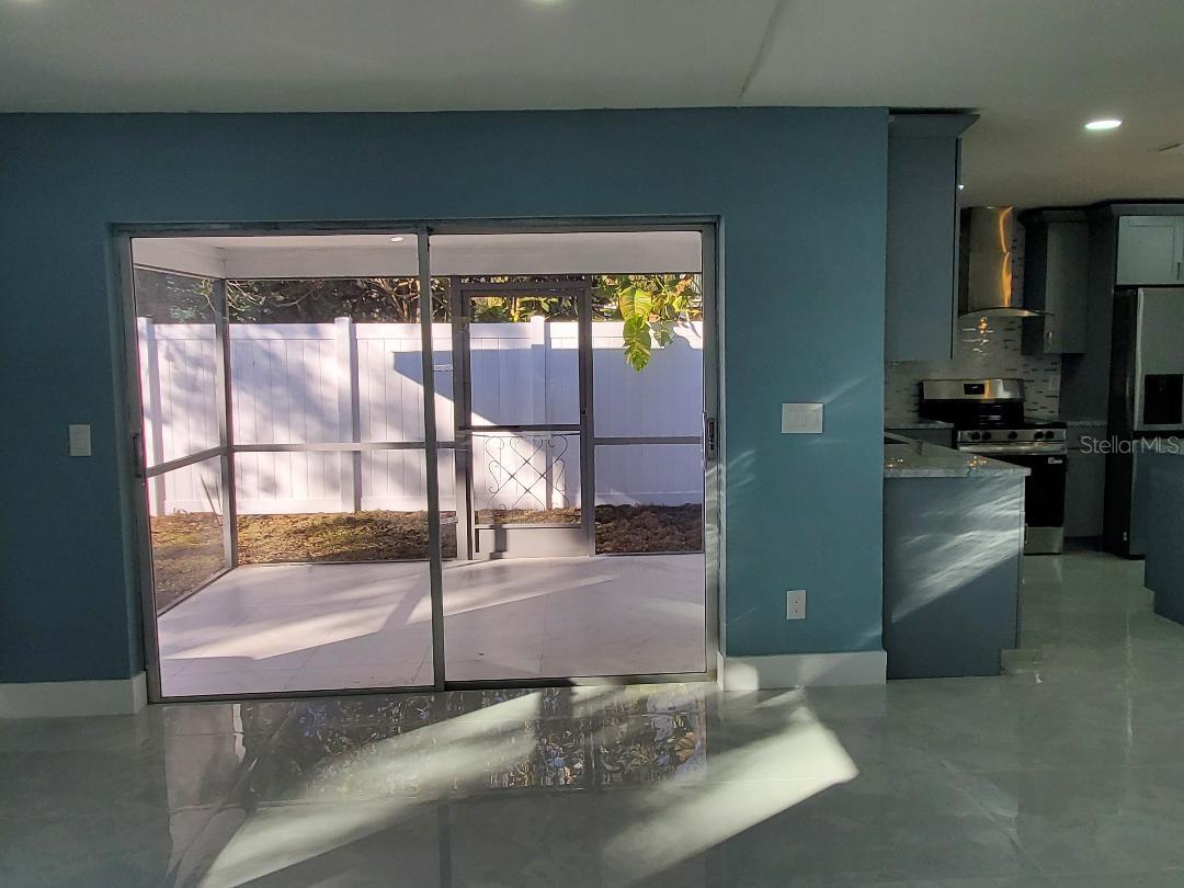 Listing photo id 5 for 7607 Winging Way Drive