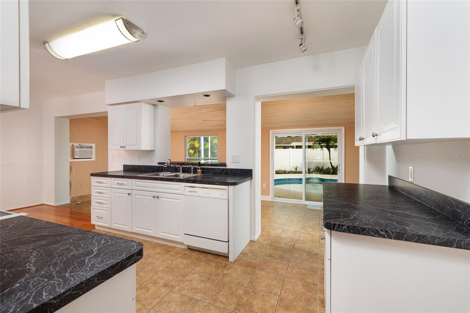 Image 10 of 44 For 13877 94th Avenue