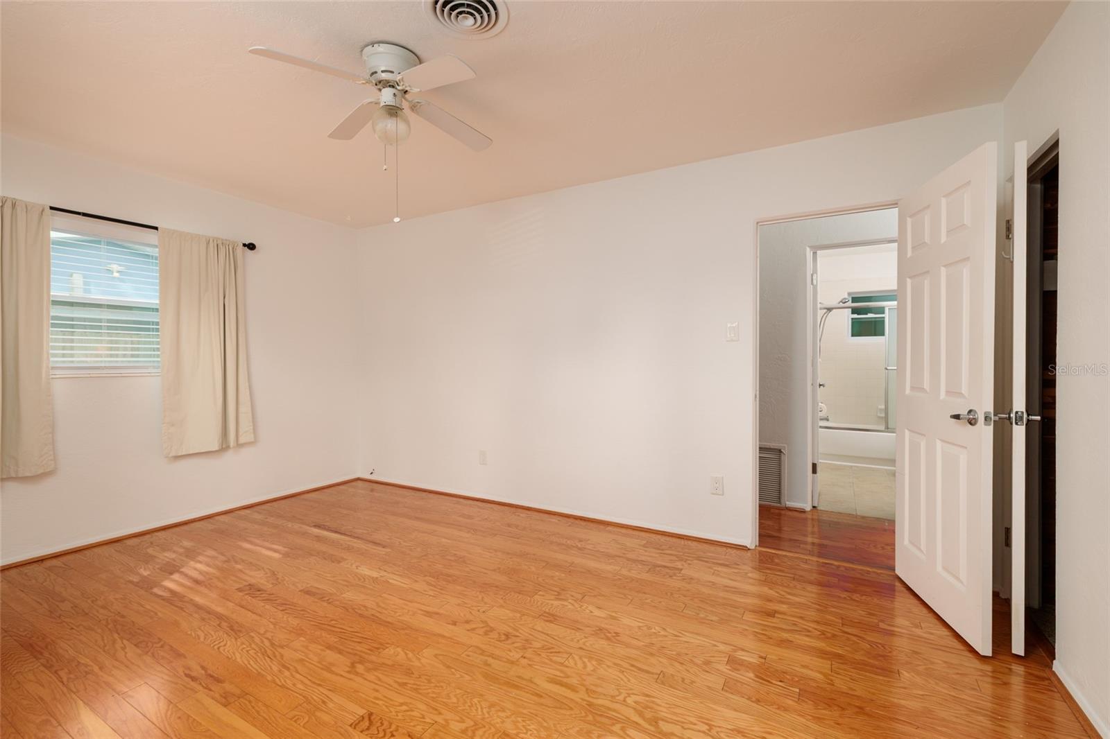 Image 17 of 44 For 13877 94th Avenue