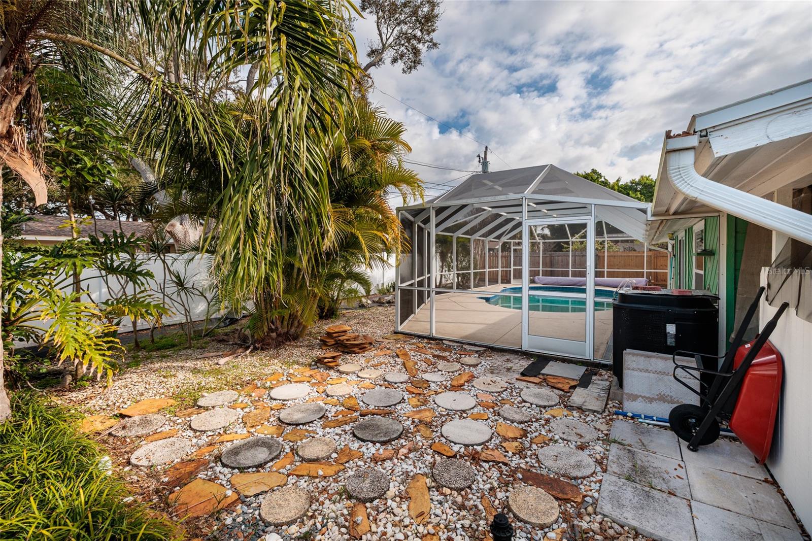 Image 31 of 44 For 13877 94th Avenue