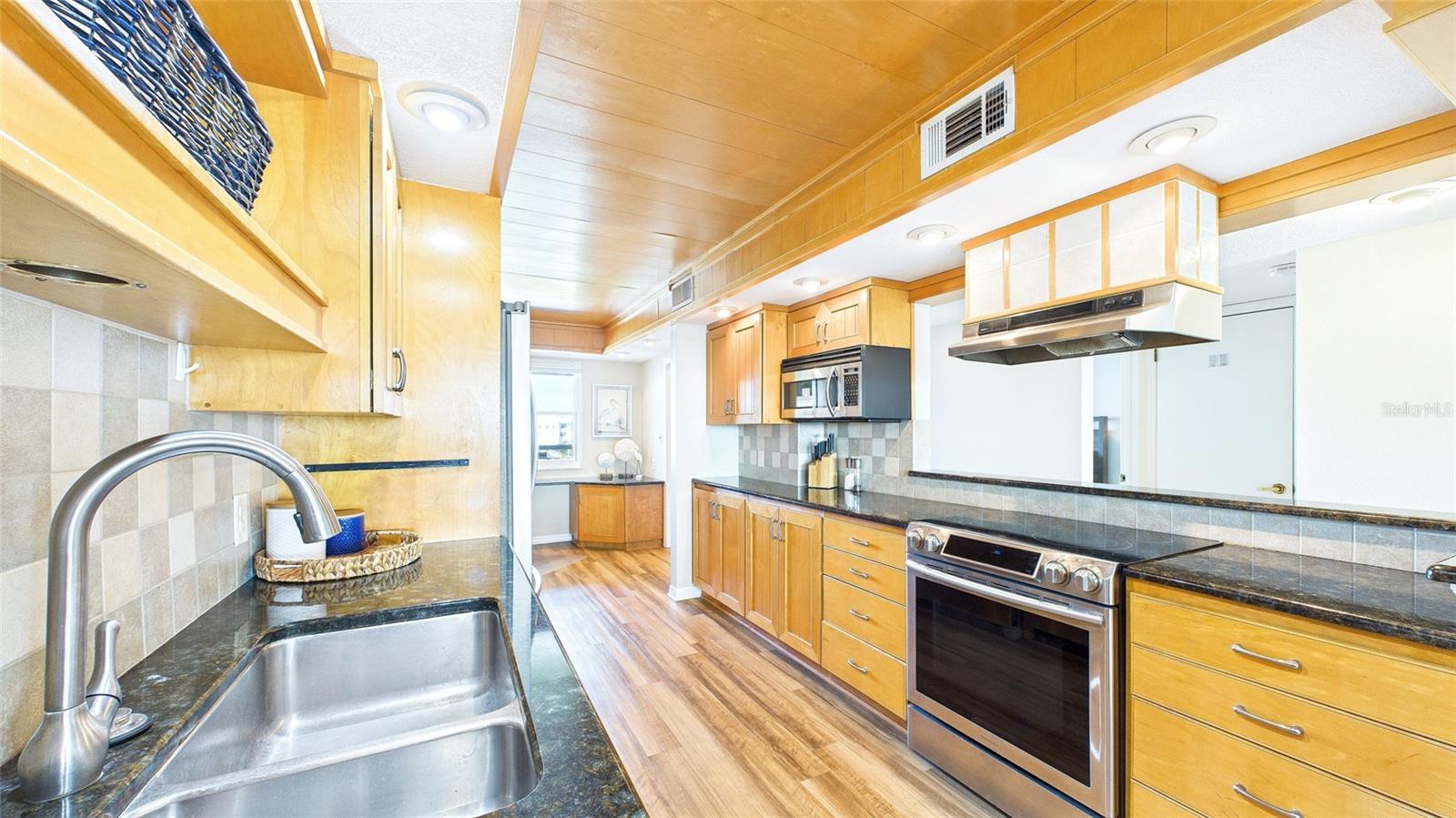 Image 11 of 40 For 2539 Gary Circle 602