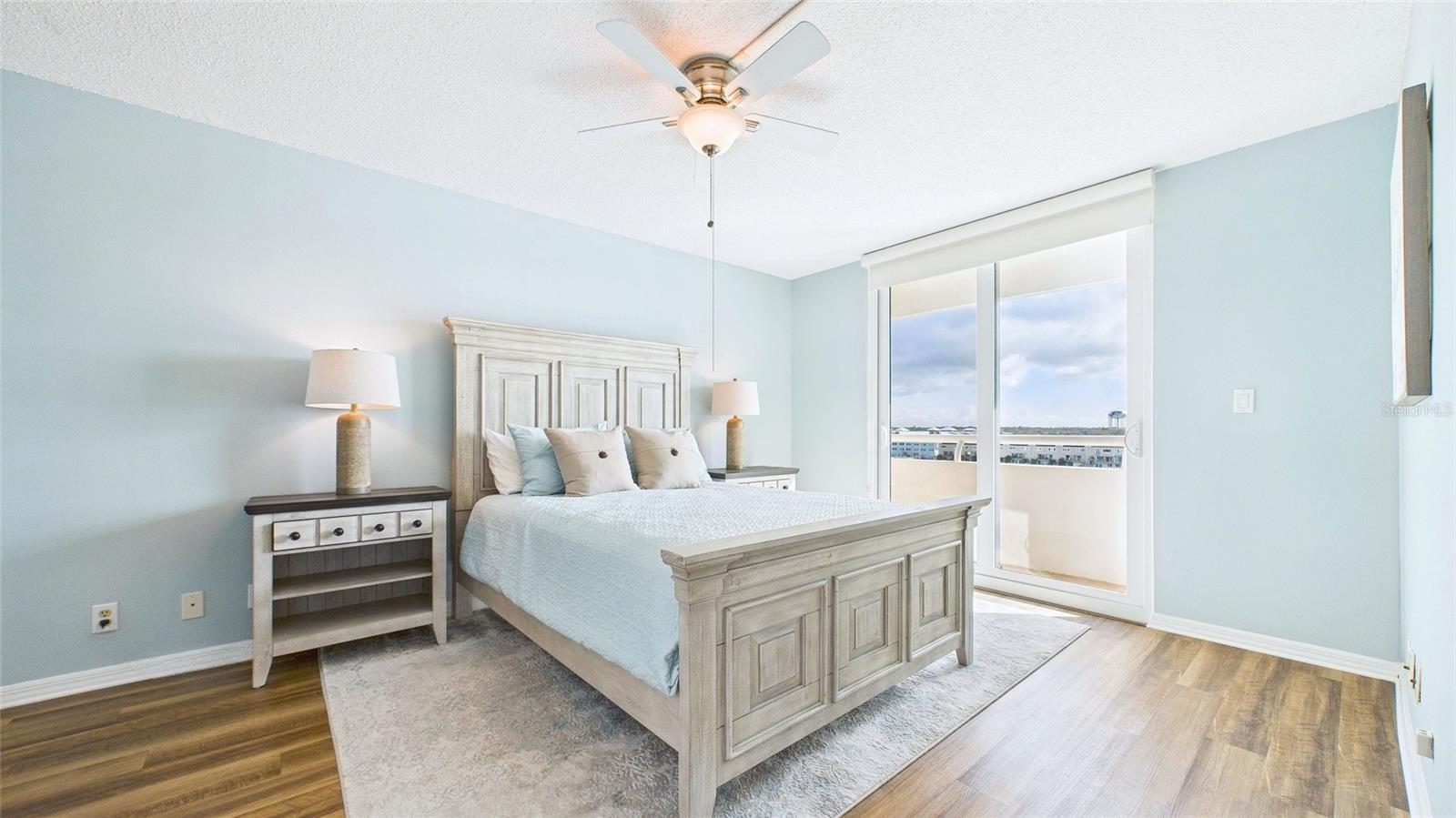 Image 18 of 40 For 2539 Gary Circle 602