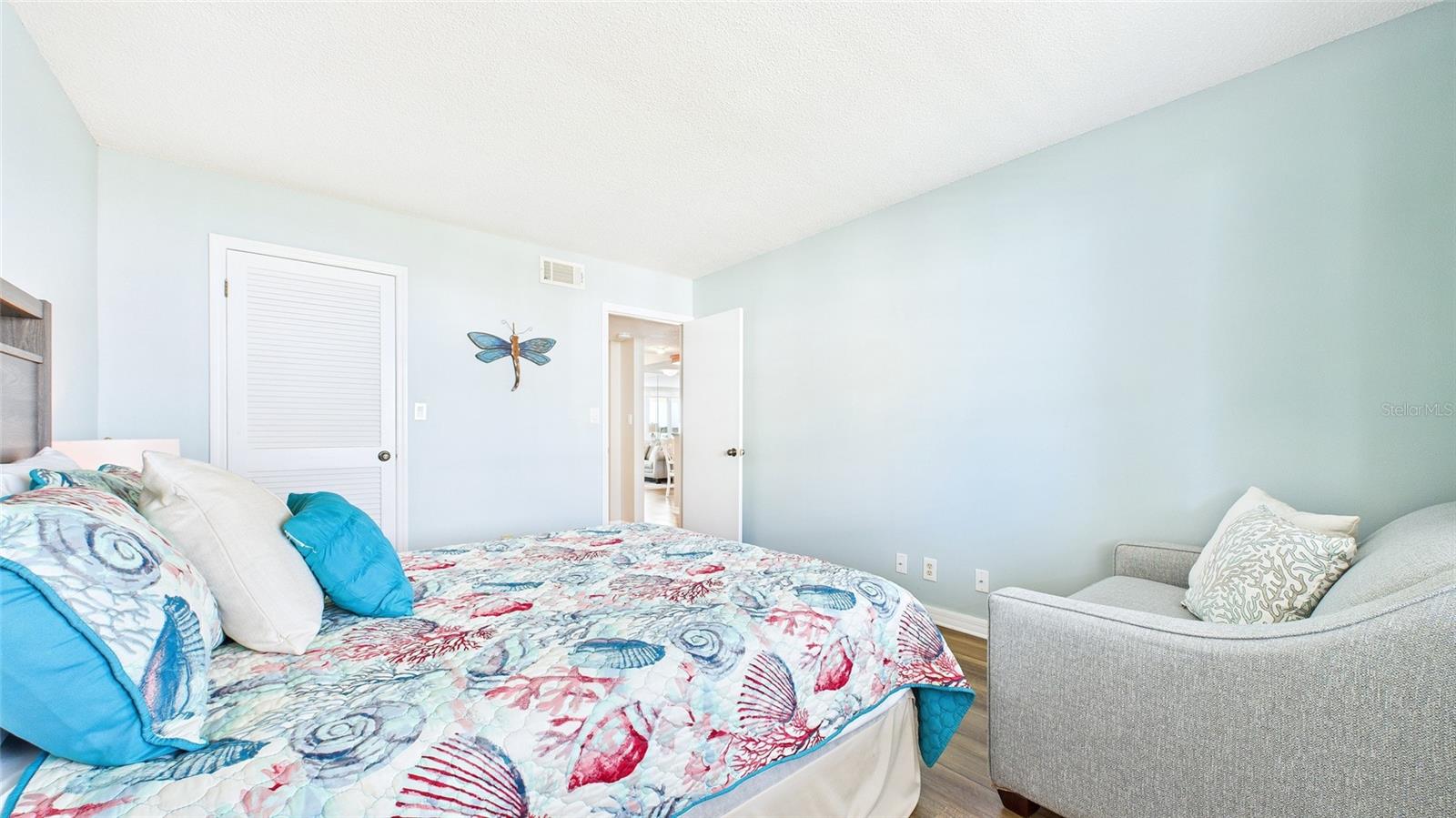 Image 28 of 40 For 2539 Gary Circle 602