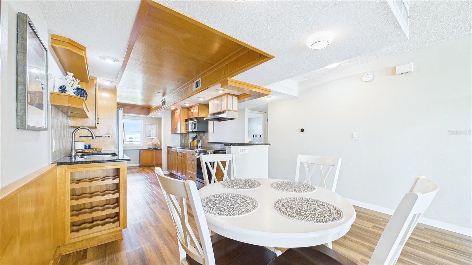 Image 5 of 40 For 2539 Gary Circle 602