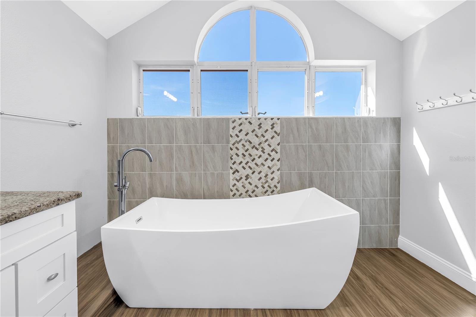 Image 24 of 51 For 1605 Royal Palm Drive S A