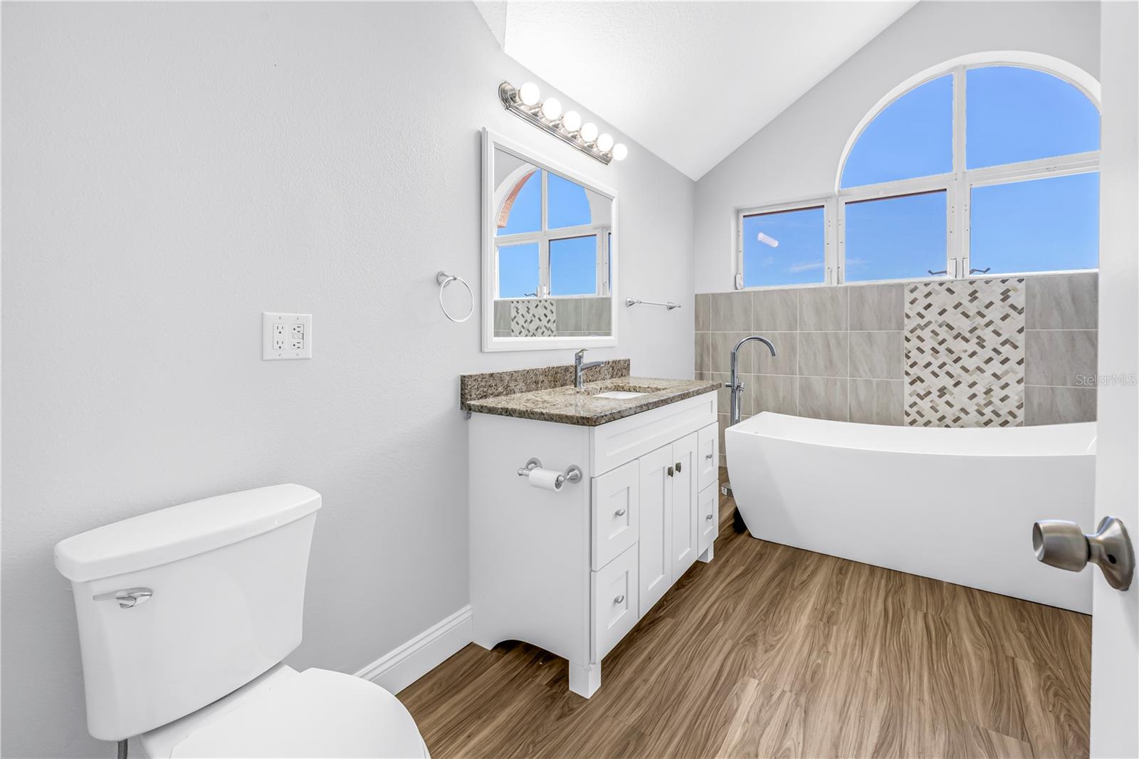 Image 27 of 51 For 1605 Royal Palm Drive S A