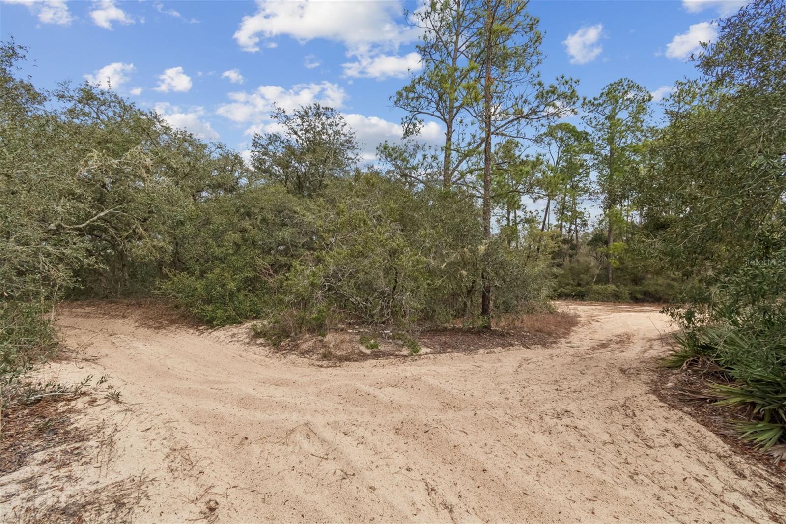 Image 7 of 27 For Hardstone Drive