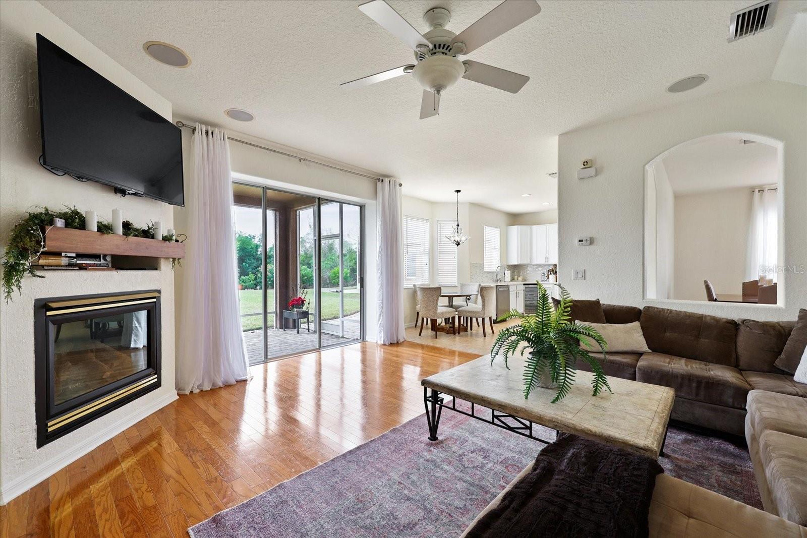 Image 15 of 51 For 10721 Banfield Drive