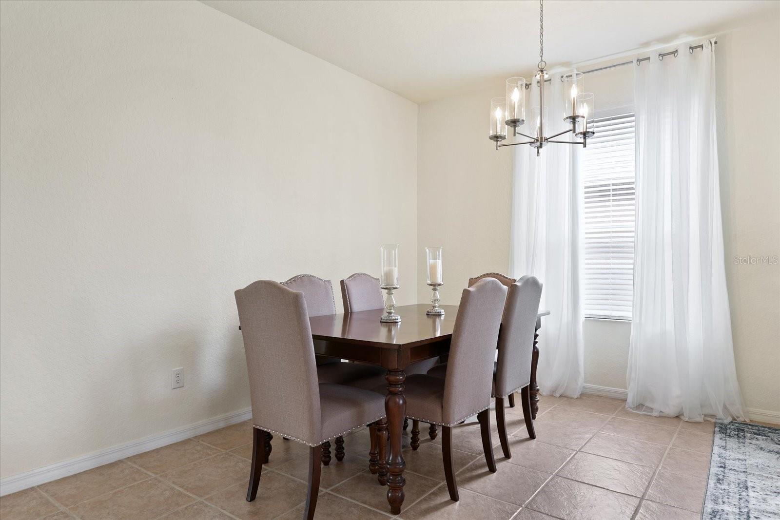 Image 18 of 51 For 10721 Banfield Drive