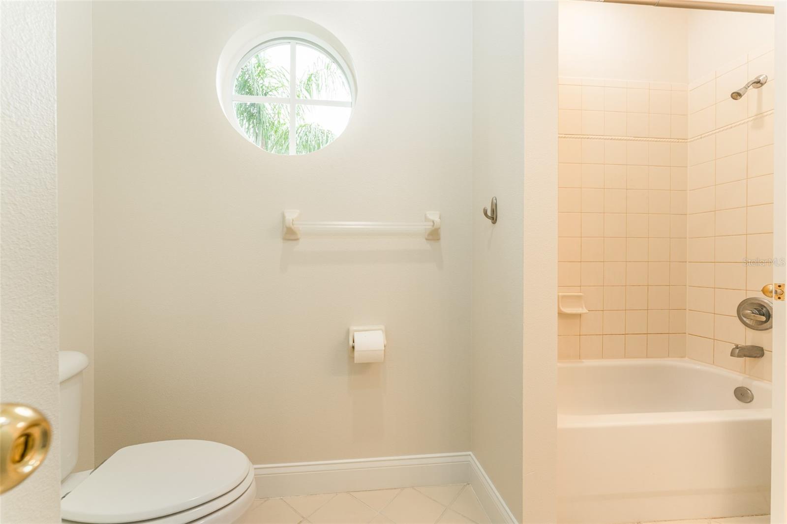 Image 33 of 49 For 3415 Heards Ferry Drive