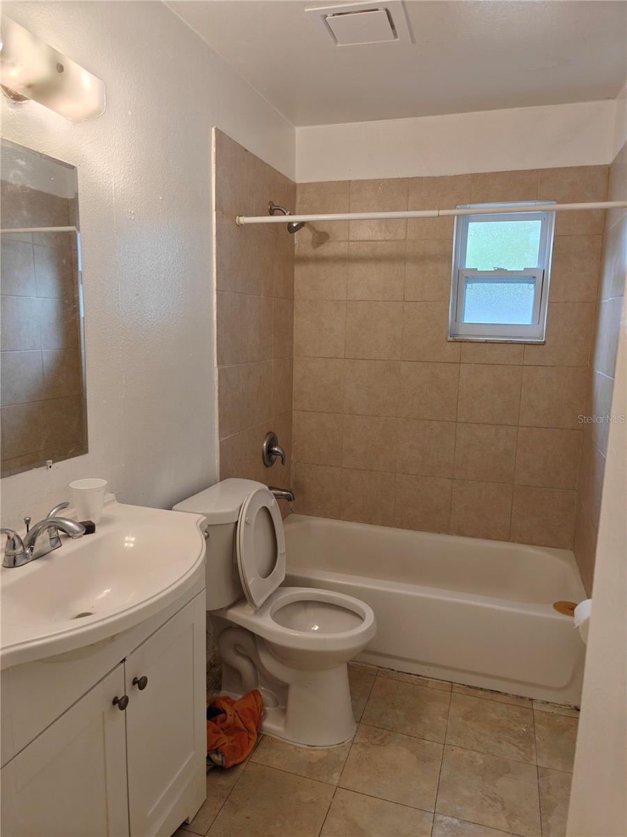 Image 5 of 9 For 300 Elizabeth Avenue