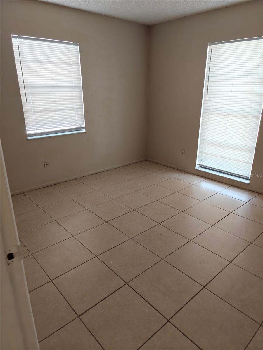 Image 6 of 9 For 300 Elizabeth Avenue