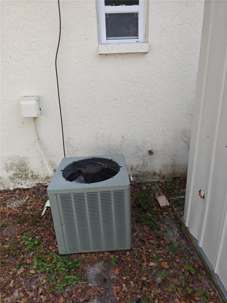 Image 8 of 9 For 300 Elizabeth Avenue