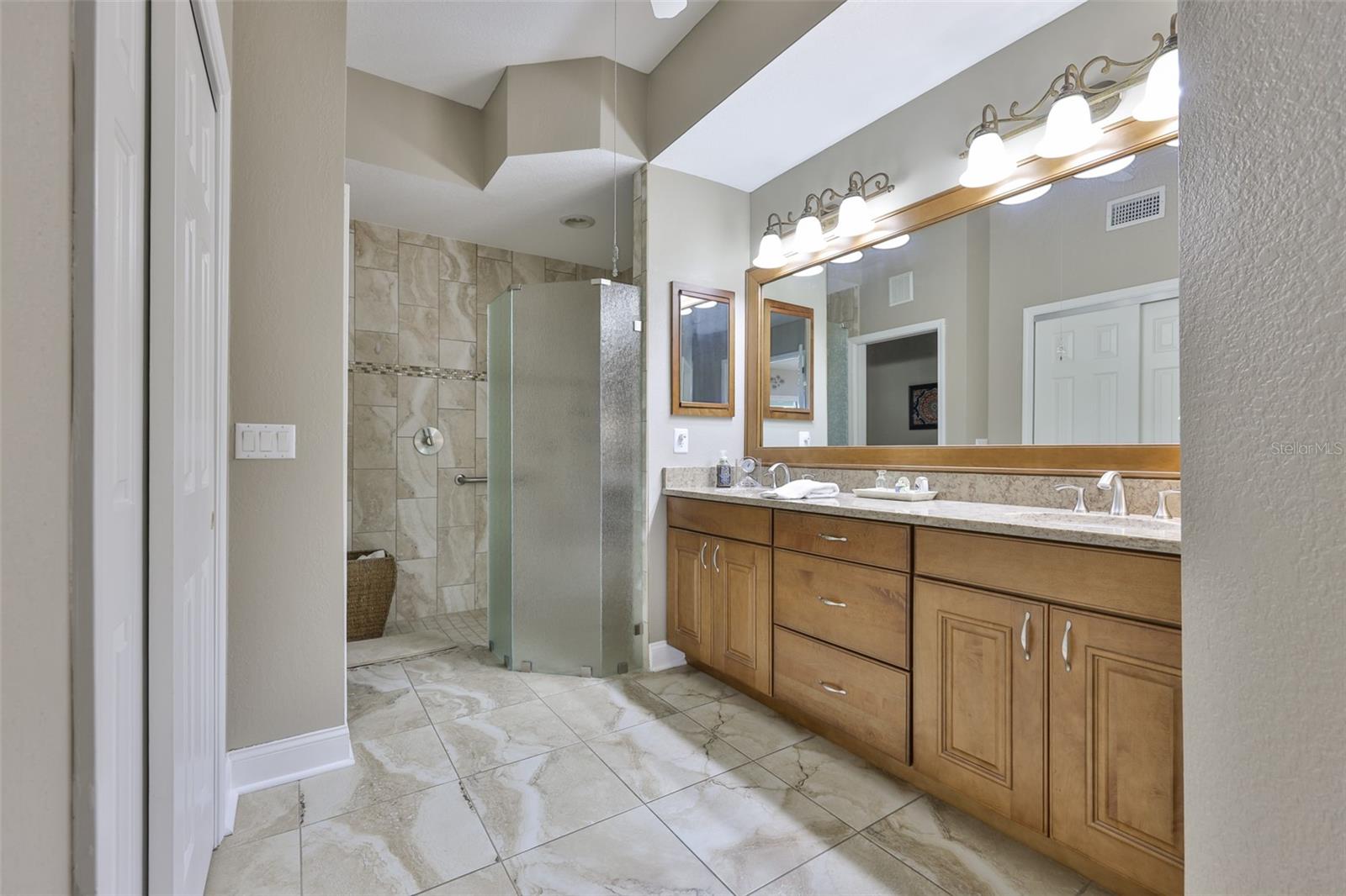 Image 17 of 42 For 1351 Emerald Dunes Drive