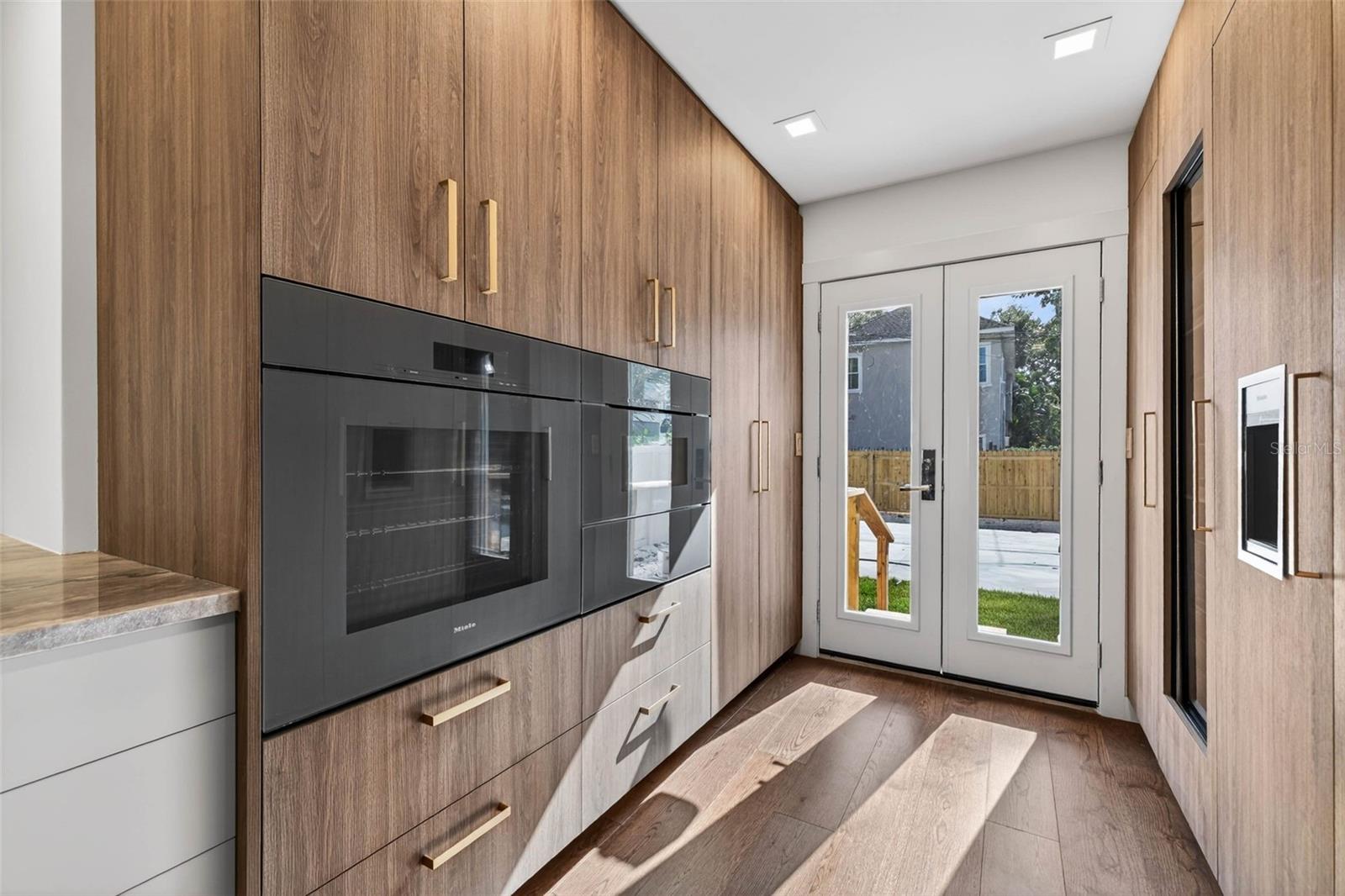 Image 16 of 43 For 124 19th Avenue N