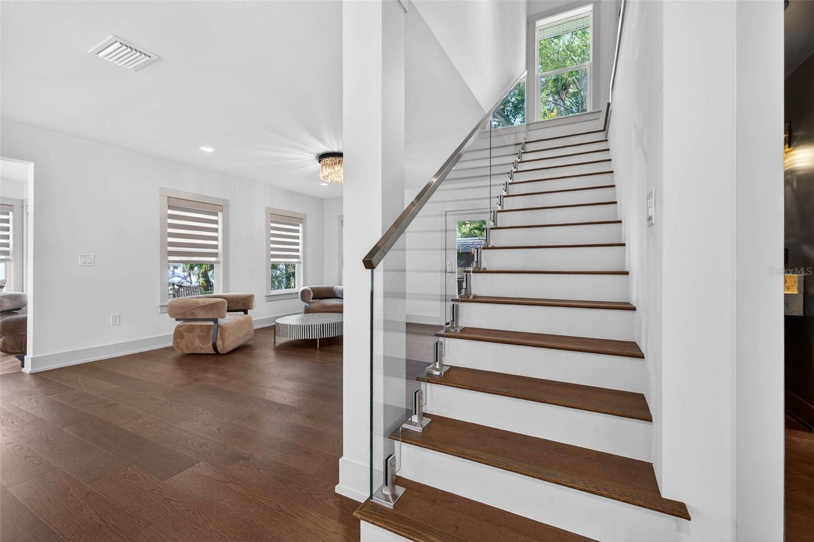 Image 21 of 43 For 124 19th Avenue N