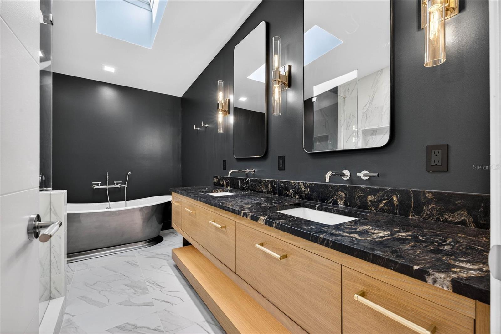 Image 24 of 43 For 124 19th Avenue N