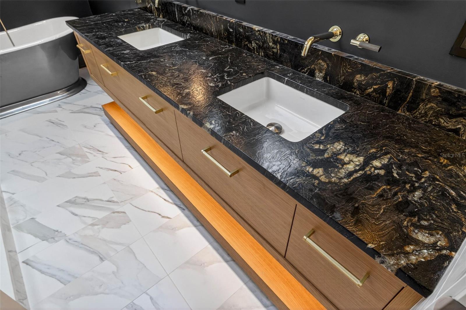 Image 25 of 43 For 124 19th Avenue N