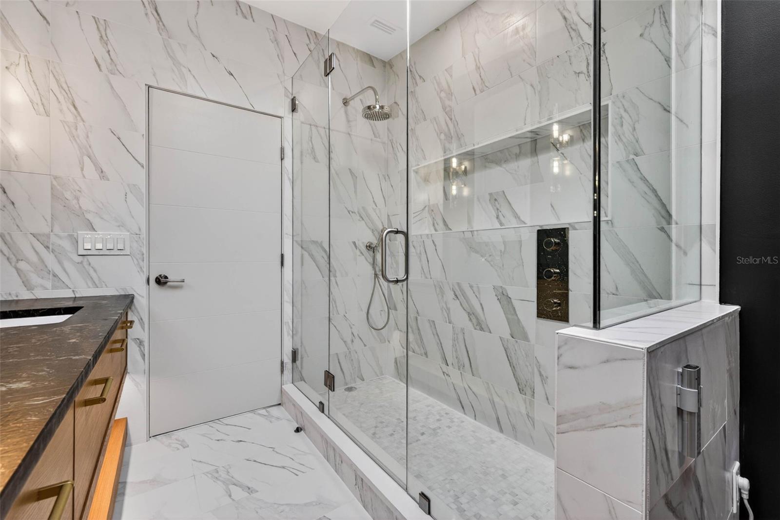 Image 27 of 43 For 124 19th Avenue N