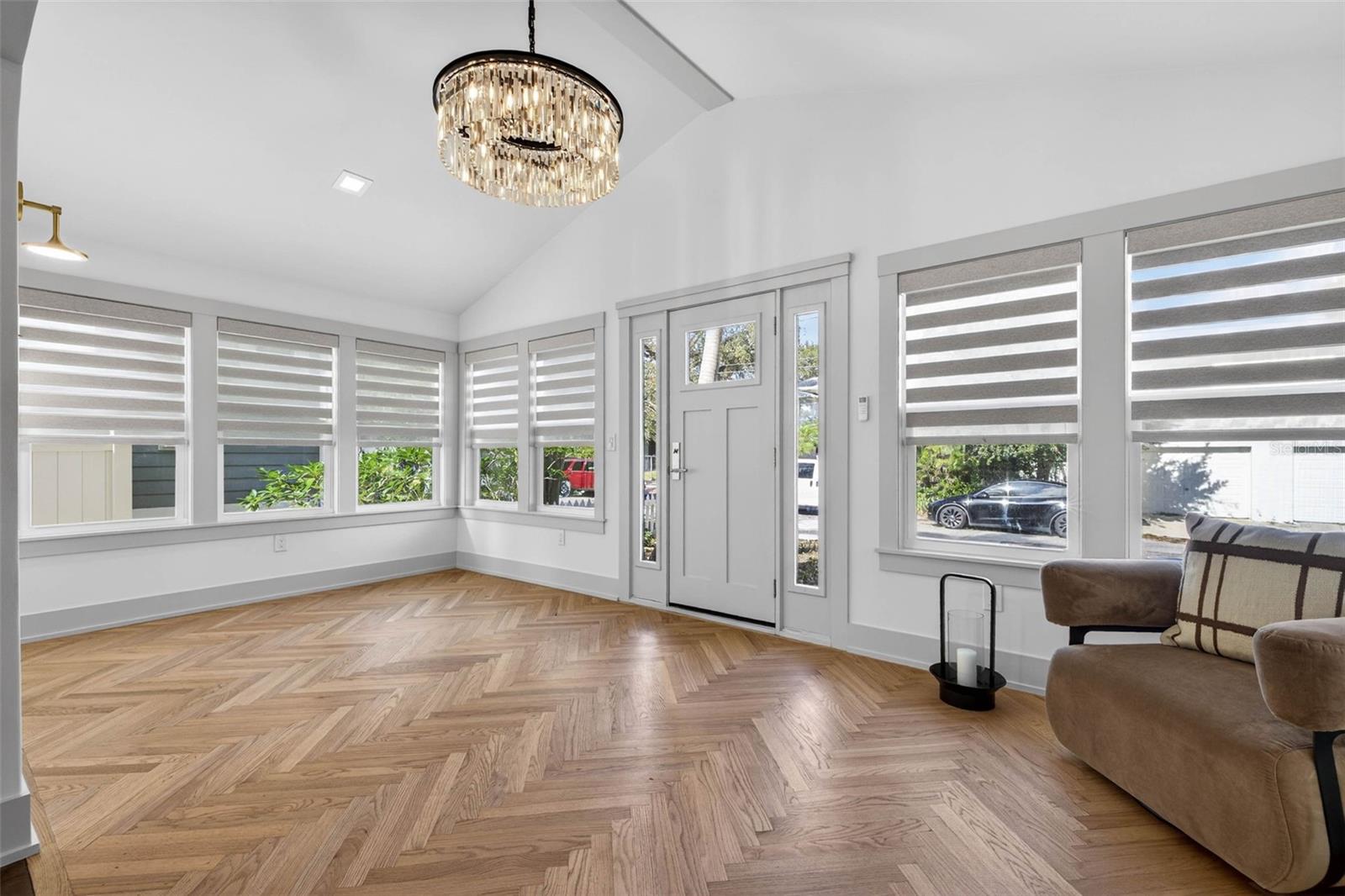 Image 3 of 43 For 124 19th Avenue N