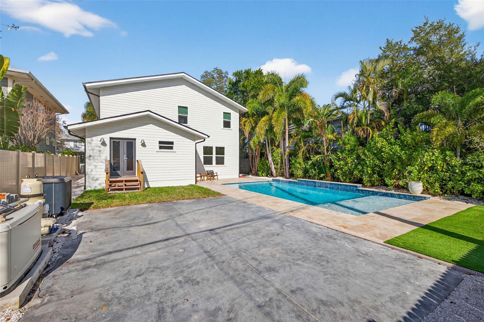 Image 39 of 43 For 124 19th Avenue N