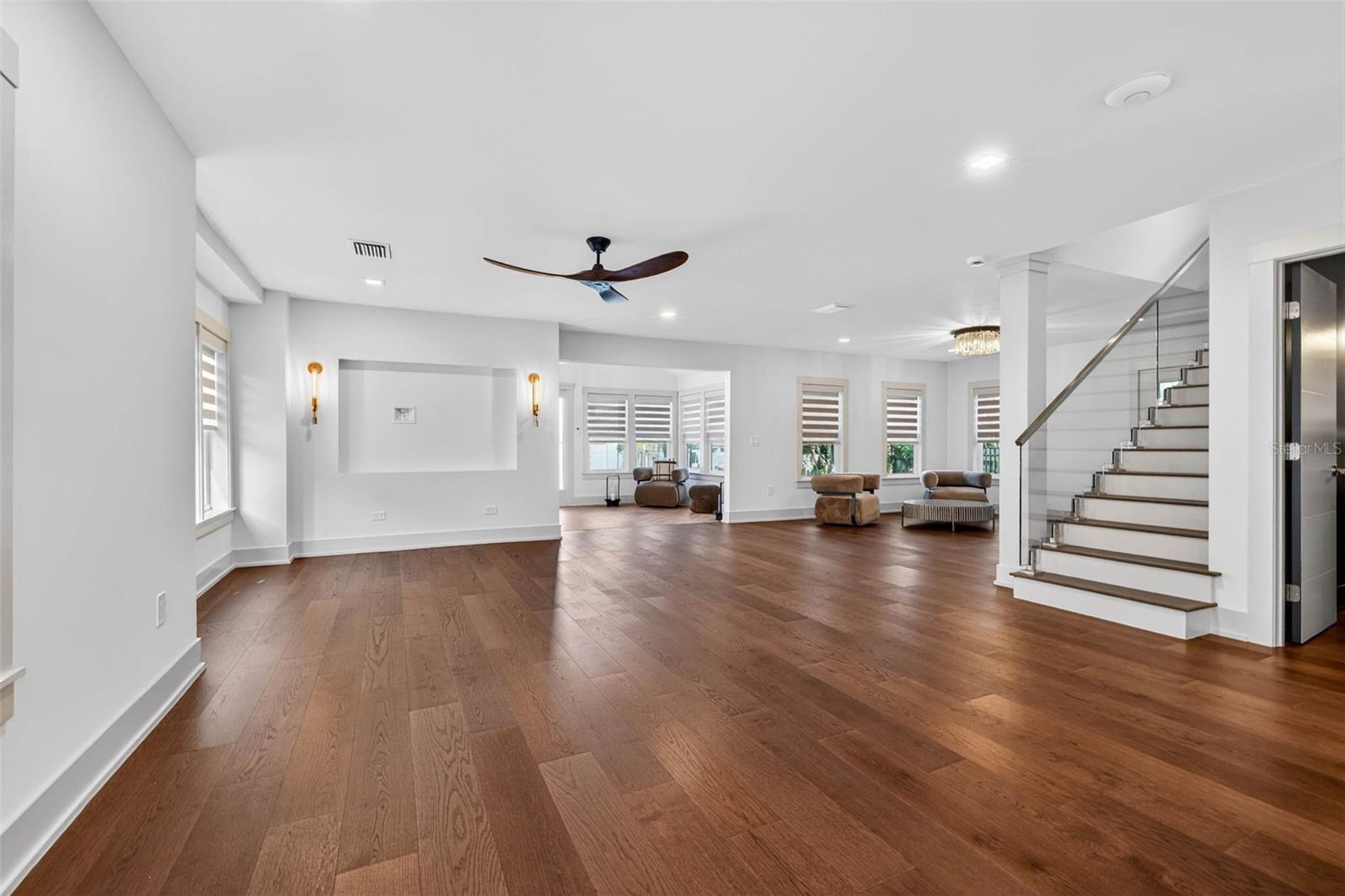 Image 5 of 43 For 124 19th Avenue N