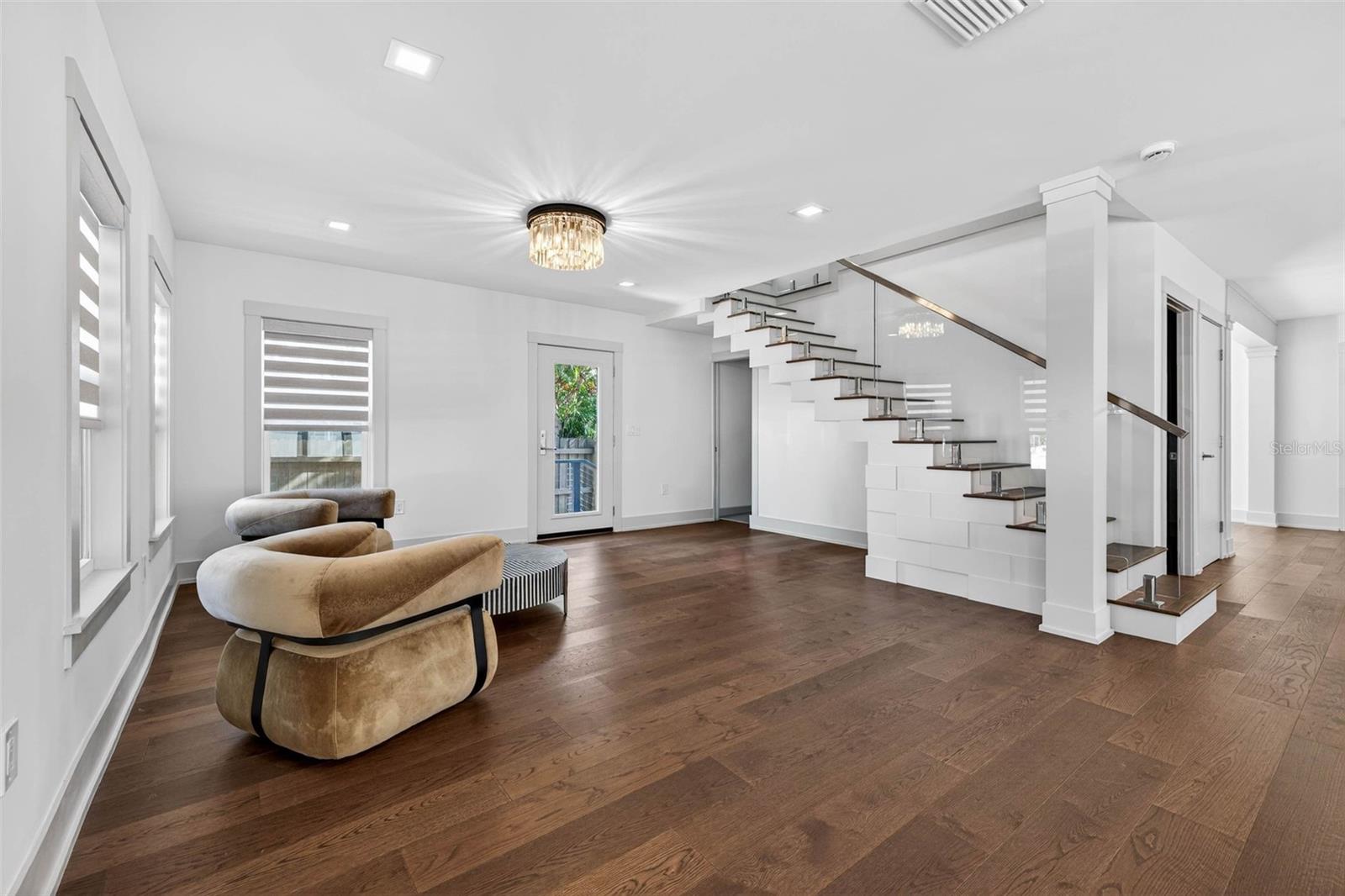 Image 7 of 43 For 124 19th Avenue N