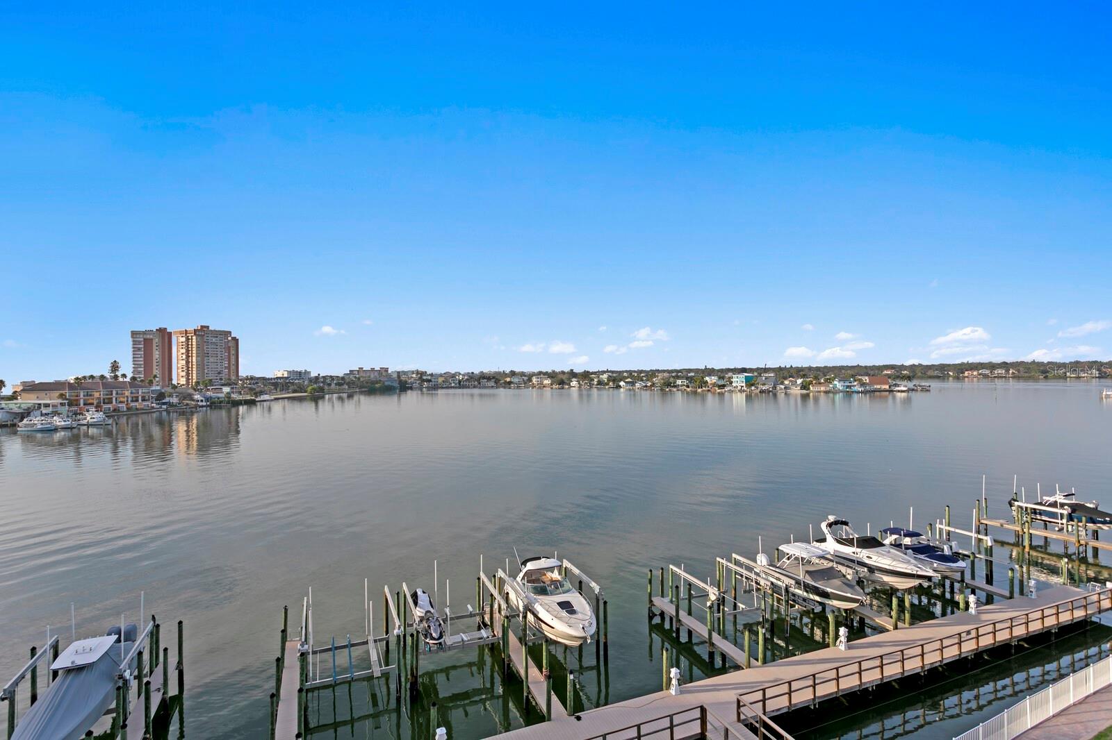 Image 16 of 91 For 17745 Gulf Boulevard 502