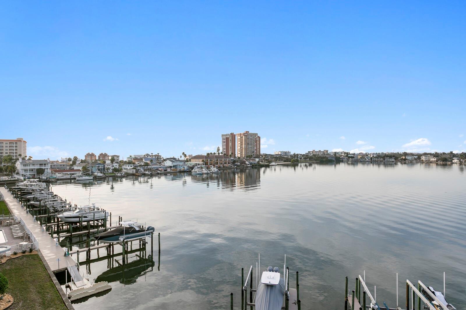 Image 26 of 91 For 17745 Gulf Boulevard 502