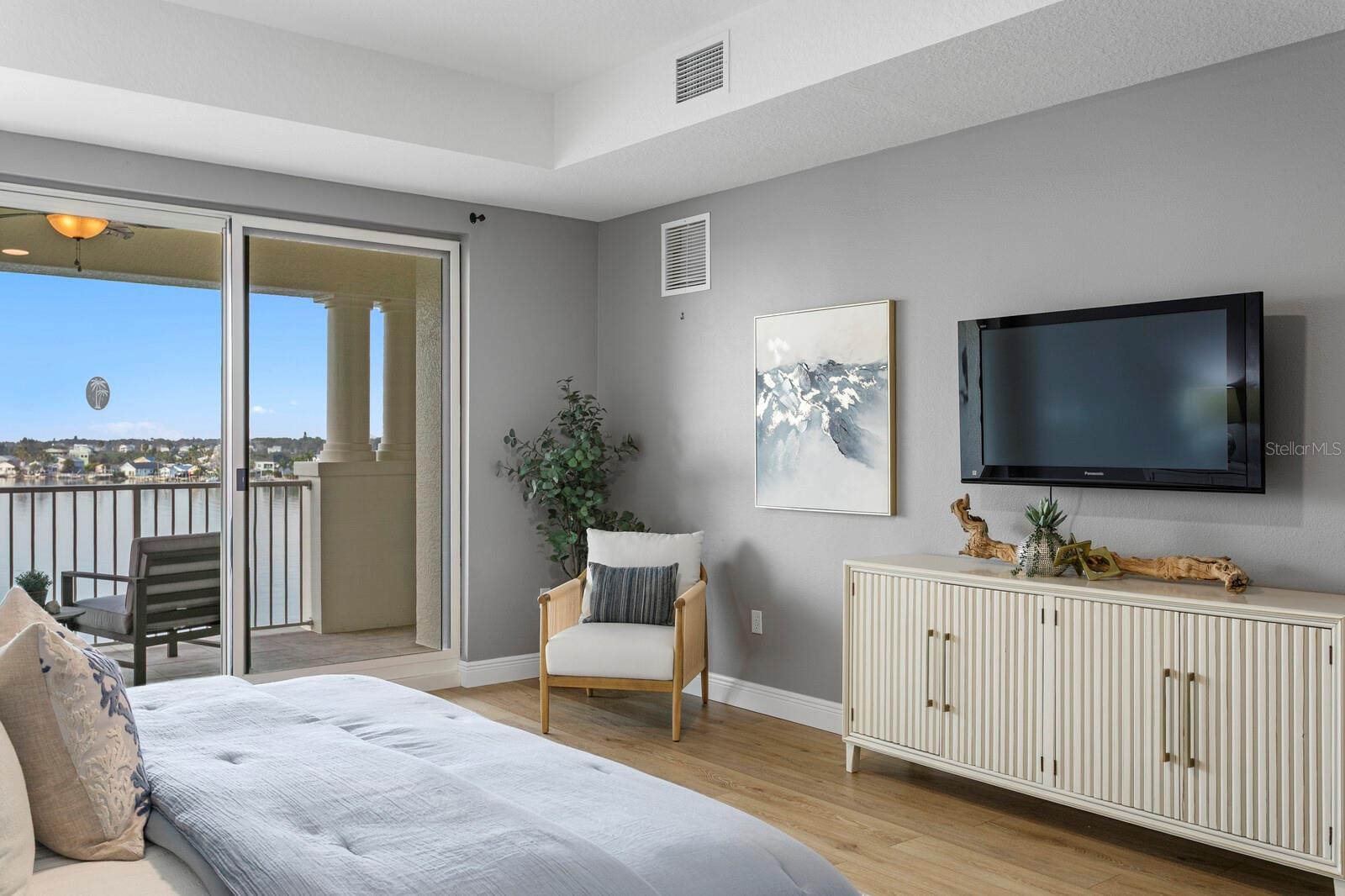 Image 45 of 91 For 17745 Gulf Boulevard 502