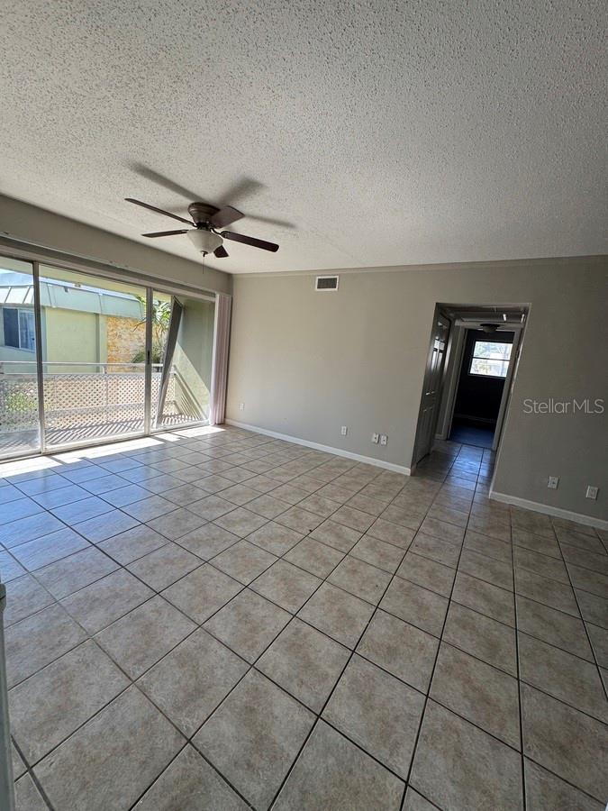 Image 8 of 9 For 1852 Golfview Avenue 12