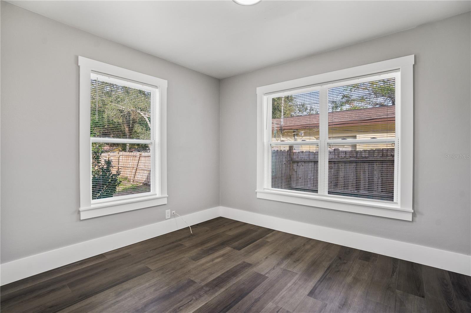 Image 11 of 27 For 1006 15th Avenue Nw