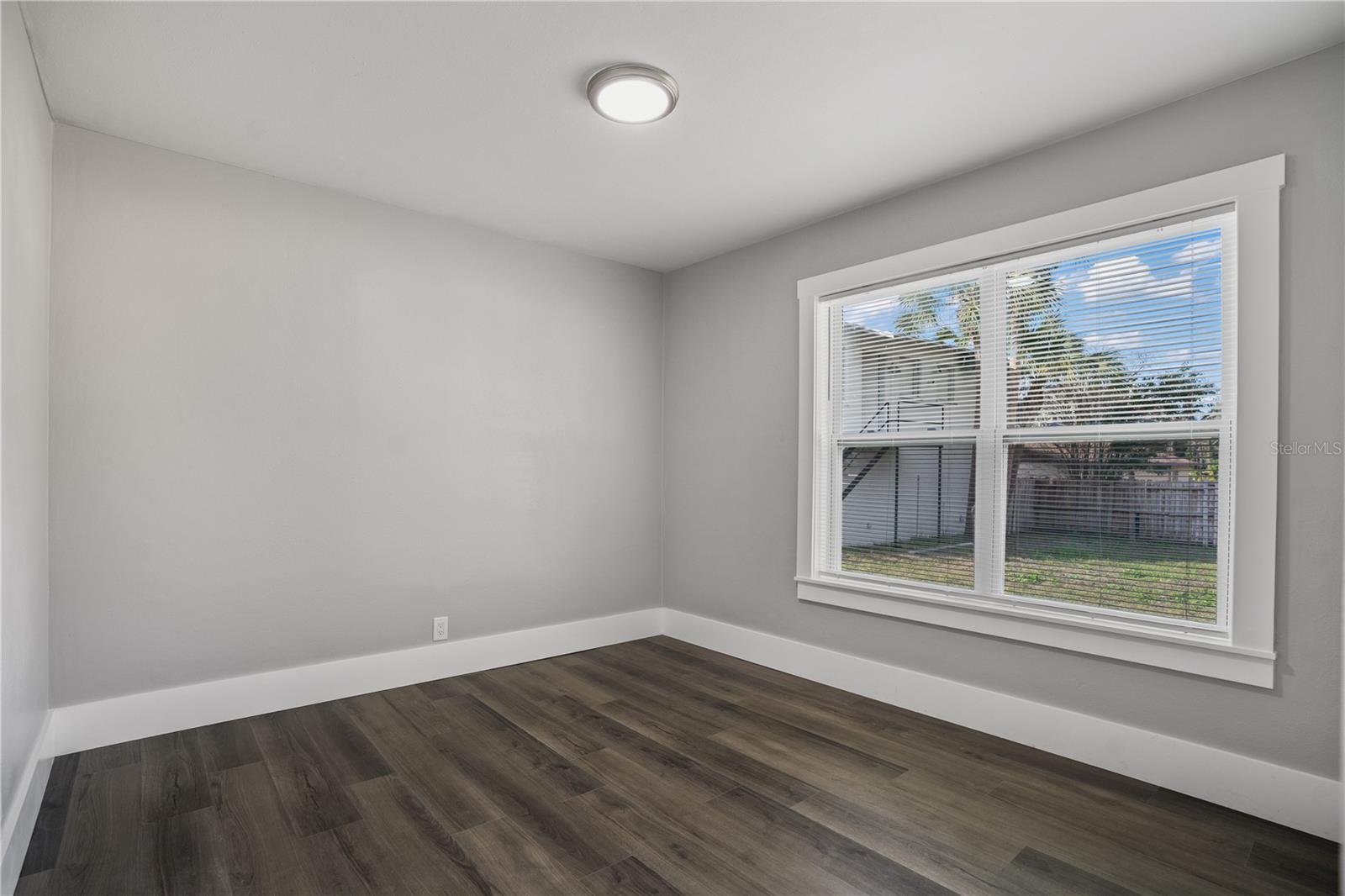 Image 13 of 27 For 1006 15th Avenue Nw