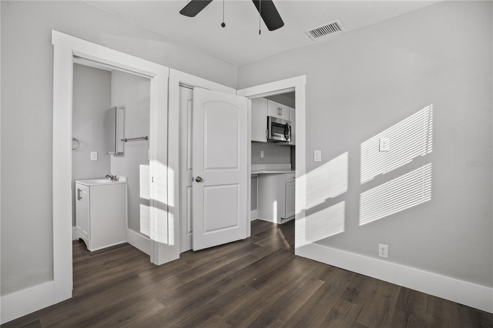 Image 17 of 27 For 1006 15th Avenue Nw