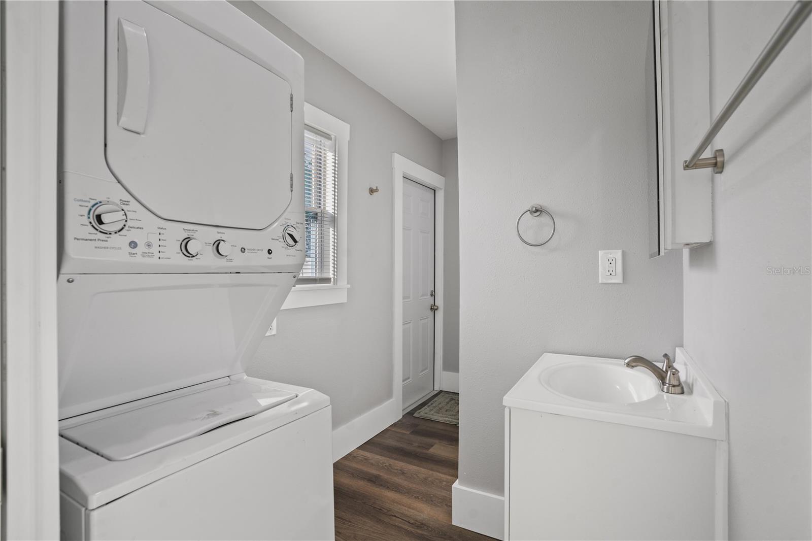 Image 18 of 27 For 1006 15th Avenue Nw