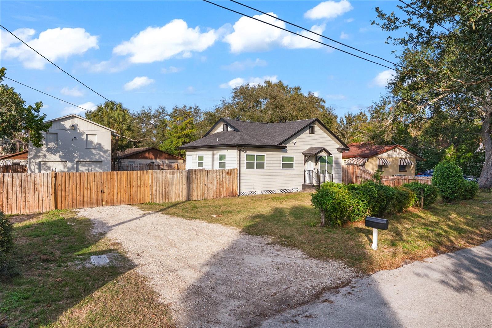 Image 3 of 27 For 1006 15th Avenue Nw