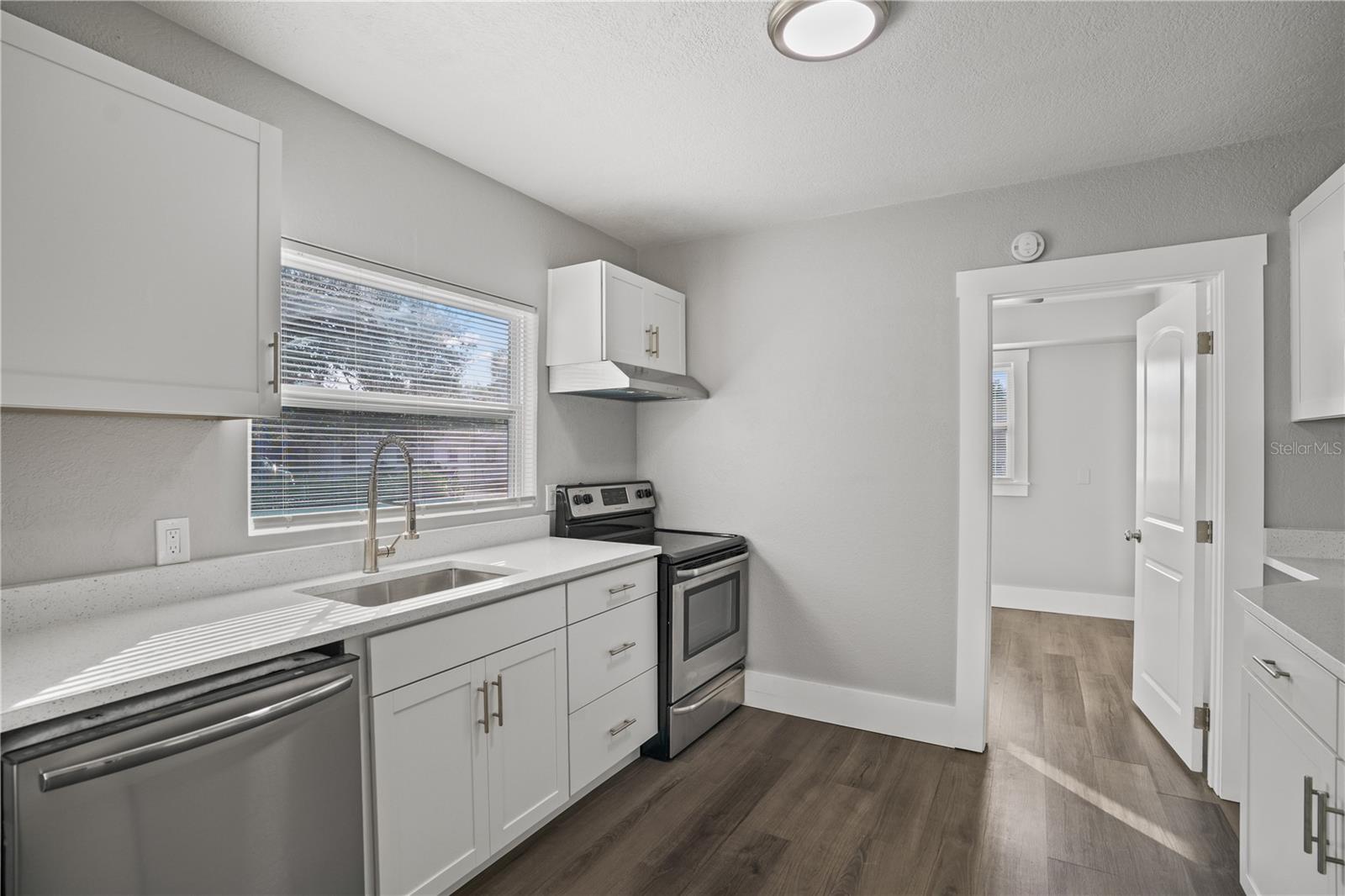 Image 7 of 27 For 1006 15th Avenue Nw