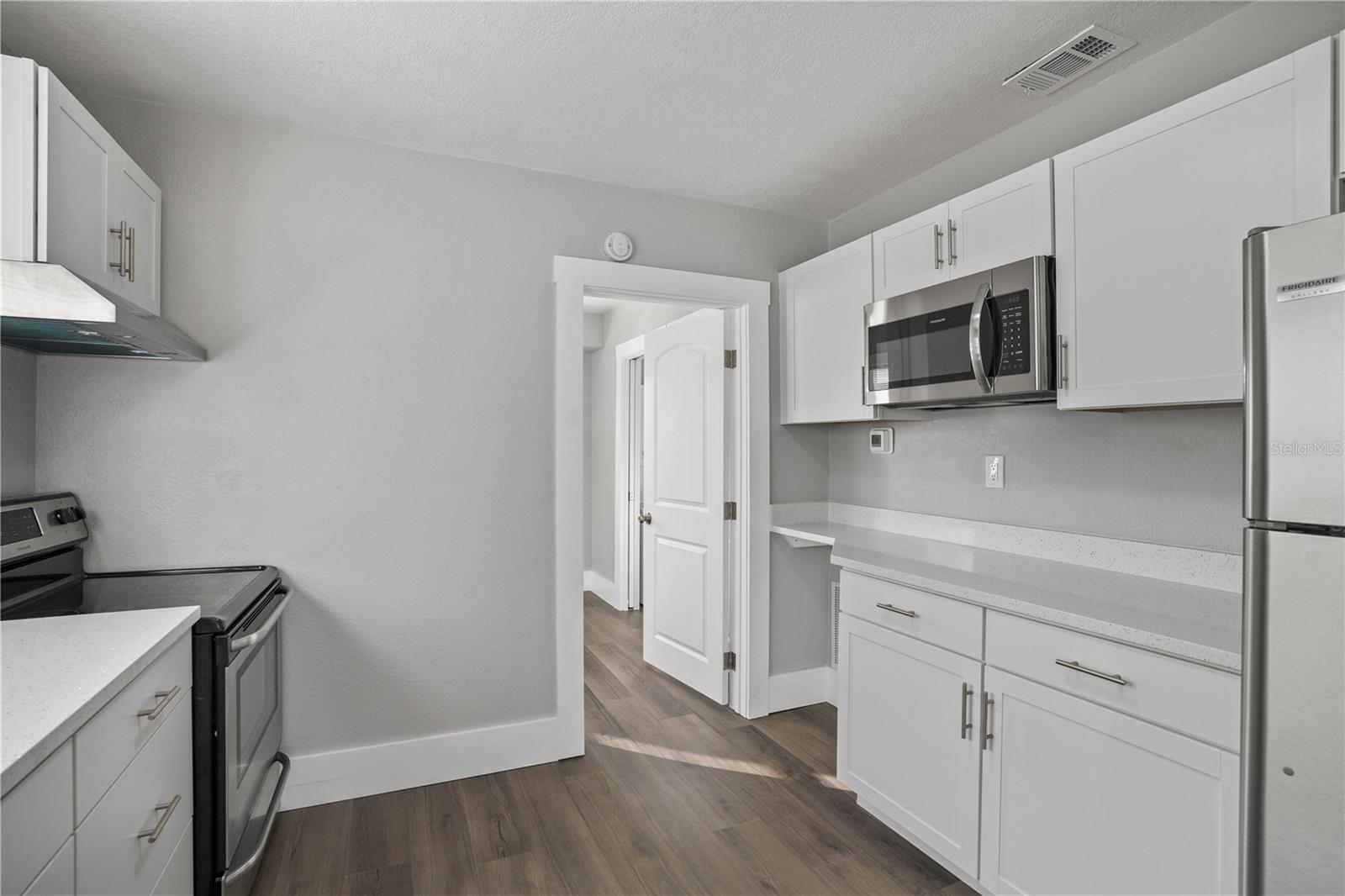 Image 8 of 27 For 1006 15th Avenue Nw