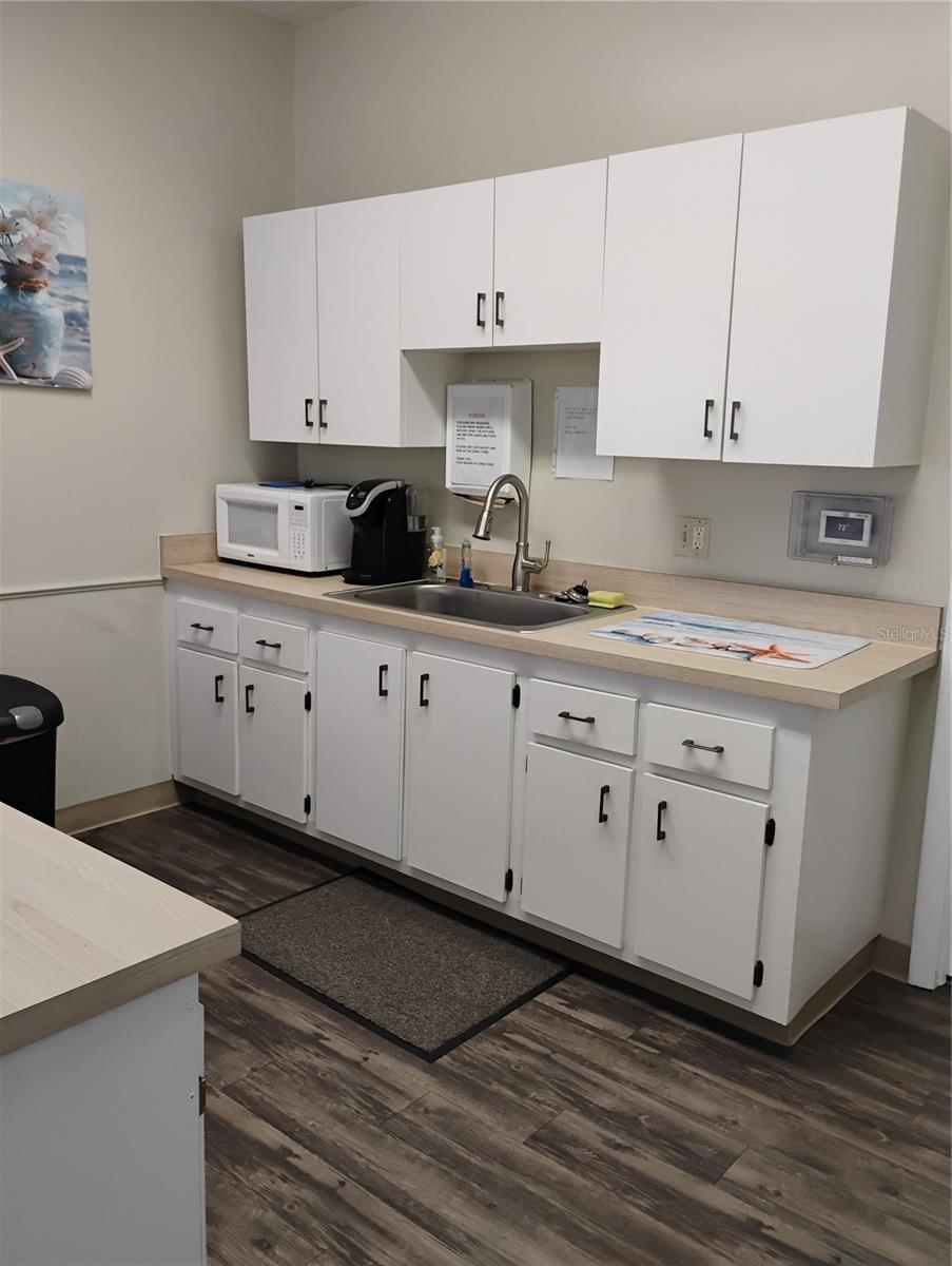 Image 37 of 45 For 2465 Northside Drive 1001