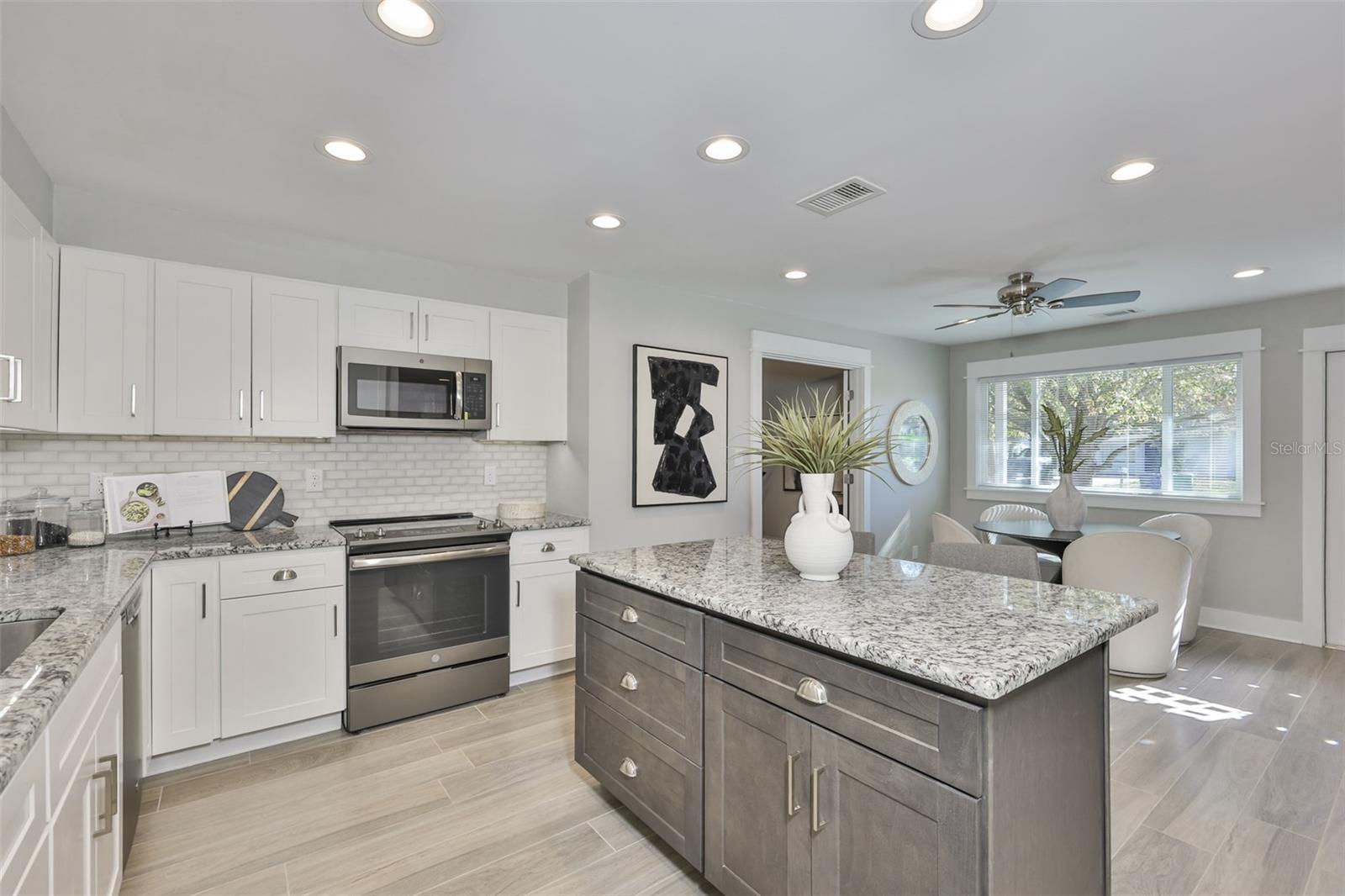 Image 11 of 35 For 4115 Bay Avenue