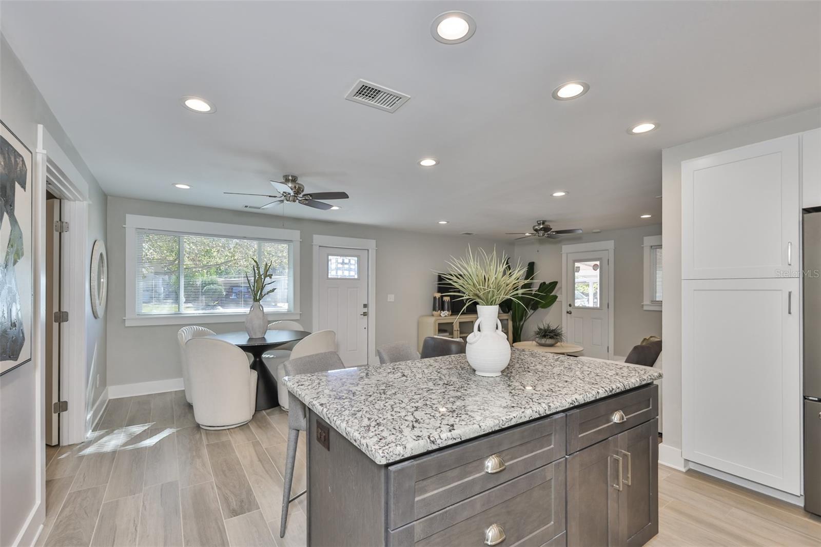 Image 12 of 35 For 4115 Bay Avenue