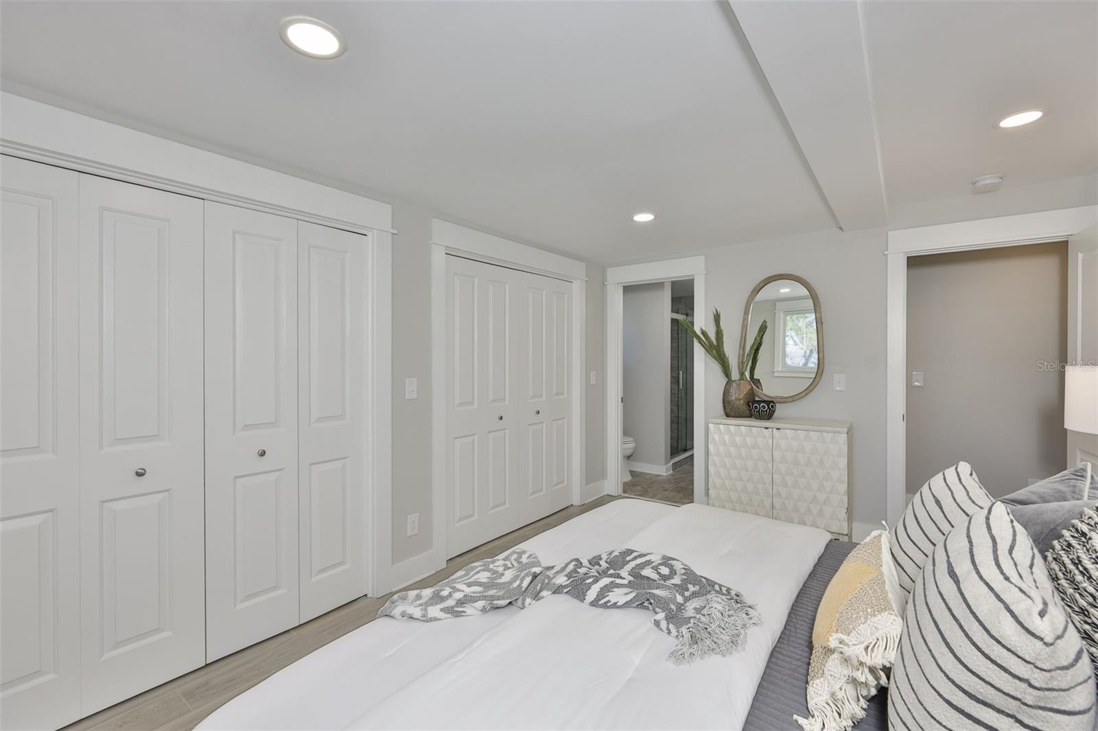 Image 22 of 35 For 4115 Bay Avenue